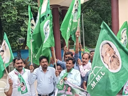 छात्र हितों कीअनदेखी के विरोध में झामुमो ने फूंका केंद्रीय शिक्षा मंत्री धर्मेंद्र प्रधान का पुतला