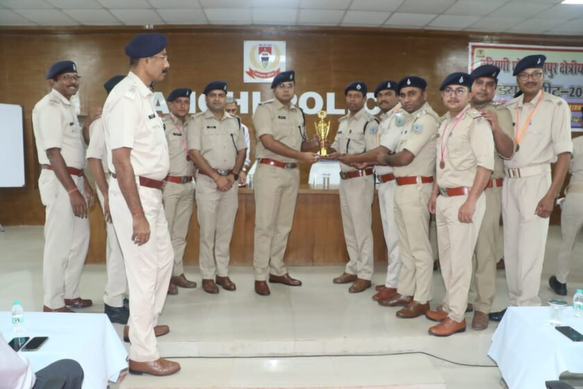 रांची में दक्षिणी छोटानागपुर पुलिस ड्यूटी मीट–2026 का समापन, उत्कृष्ट पुलिसकर्मियों को किया गया सम्मानित रांची में दक्षिणी छोटानागपुर पुलिस ड्यूटी मीट–2026 का समापन, उत्कृष्ट पुलिसकर्मियों को किया गया सम्मानित