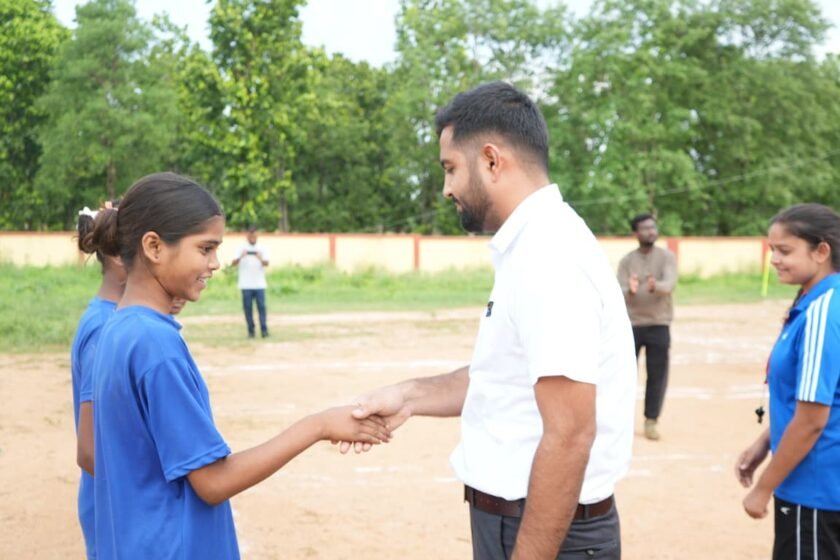 मनातू एकलव्य विद्यालय का उपायुक्त ने किया निरीक्षण, शिक्षा, खेल व छात्रावास व्यवस्थाओं पर दिया जोर मनातू एकलव्य विद्यालय का उपायुक्त ने किया निरीक्षण, शिक्षा, खेल व छात्रावास व्यवस्थाओं पर दिया जोर