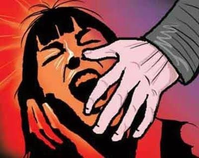 पाकुड़ में नाबालिग से सामूहिक दुष्कर्म का आरोप, एक गिरफ्तार,तीन की तलाश जारी पाकुड़ में नाबालिग से सामूहिक दुष्कर्म का आरोप, एक गिरफ्तार,तीन की तलाश जारी