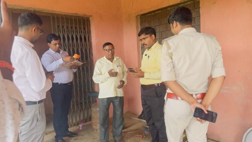 बरडीहा के स्कूलों में सघन जांच,ओबरा विद्यालय में अनियमितताओं पर बीडीओ ने लगाई फटकार बरडीहा के स्कूलों में सघन जांच,ओबरा विद्यालय में अनियमितताओं पर बीडीओ ने लगाई फटकार