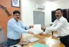 लातेहार : डेढ़टंगवा घाटी में भारी वाहनों पर रोक के लिए अयुब खान ने डीसी को सौंपा आभार पत्र लातेहार : डेढ़टंगवा घाटी में भारी वाहनों पर रोक के लिए अयुब खान ने डीसी को सौंपा आभार पत्र