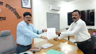 लातेहार : डेढ़टंगवा घाटी में भारी वाहनों पर रोक के लिए अयुब खान ने डीसी को सौंपा आभार पत्र लातेहार : डेढ़टंगवा घाटी में भारी वाहनों पर रोक के लिए अयुब खान ने डीसी को सौंपा आभार पत्र