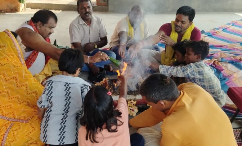 योग शिविर के समापन पर हुआ हवन, ग्रामीणों ने सीखे स्वस्थ रहने के गुर योग शिविर के समापन पर हुआ हवन, ग्रामीणों ने सीखे स्वस्थ रहने के गुर