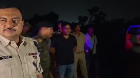 जामताड़ा में पुलिस मुठभेड़: कुख्यात गैंगस्टर सुजीत सिन्हा ढेर जामताड़ा में पुलिस मुठभेड़: कुख्यात गैंगस्टर सुजीत सिन्हा ढेर