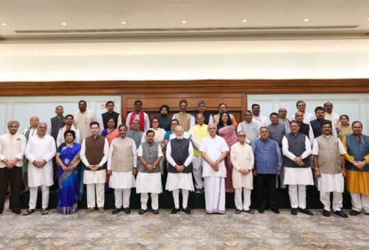 अनुच्छेद 370 हटने के सात वर्ष पूरे,प्रधानमंत्री ने जम्मू-कश्मीर और लद्दाख के विकास को बताया ऐतिहासिक बदलाव अनुच्छेद 370 हटने के सात वर्ष पूरे,प्रधानमंत्री ने जम्मू-कश्मीर और लद्दाख के विकास को बताया ऐतिहासिक बदलाव