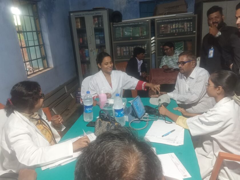 तेनुघाट में लगा महा मेडिकल मेला, 222 लोगों की हुई स्वास्थ्य जांच तेनुघाट में लगा महा मेडिकल मेला, 222 लोगों की हुई स्वास्थ्य जांच