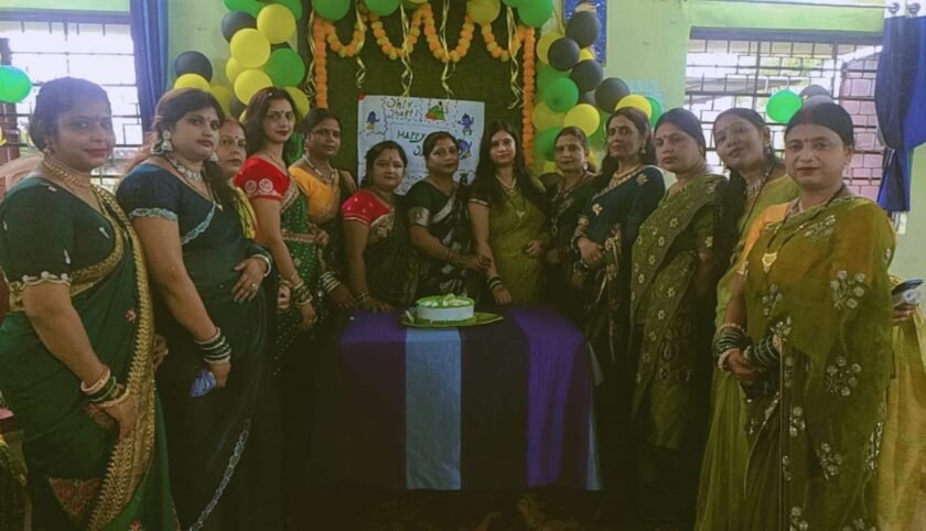तेनुघाट में धूमधाम से मना सावन महोत्सव, महिलाओं ने गीत-संगीत और खेलों से बांधा समां तेनुघाट में धूमधाम से मना सावन महोत्सव, महिलाओं ने गीत-संगीत और खेलों से बांधा समां