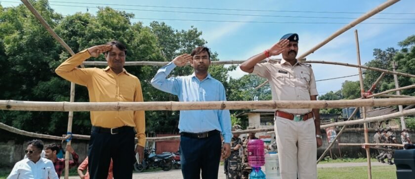 तेनुघाट में 15 अगस्त समारोह की तैयारी पूरी,आठ प्लाटून ने किया अंतिम परेड अभ्यास तेनुघाट में 15 अगस्त समारोह की तैयारी पूरी,आठ प्लाटून ने किया अंतिम परेड अभ्यास