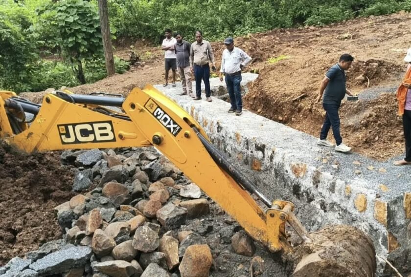 सड़क निर्माण में गुणवत्ता पर उठे सवाल,विभाग ने तीन निर्माणाधीन पुलिया तुड़वाईं सड़क निर्माण में गुणवत्ता पर उठे सवाल,विभाग ने तीन निर्माणाधीन पुलिया तुड़वाईं