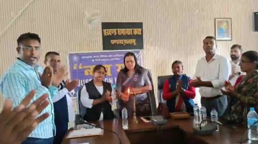 पड़वा प्रखंड में 'Justice on Wheels' विधिक जागरूकता कार्यक्रम आयोजित, लाभुकों को मौके पर मिली योजनाओं का लाभ पड़वा प्रखंड में 'Justice on Wheels' विधिक जागरूकता कार्यक्रम आयोजित, लाभुकों को मौके पर मिली योजनाओं का लाभ