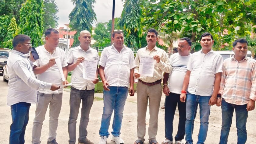 मांगों के समर्थन में एकजुट हुए संवेदक, मुख्यमंत्री के नाम डीसी को सौंपा नौ सूत्री ज्ञापन मांगों के समर्थन में एकजुट हुए संवेदक, मुख्यमंत्री के नाम डीसी को सौंपा नौ सूत्री ज्ञापन