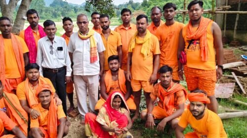 बोल बम के जयघोष के साथ तुपुखुर्द से 70 श्रद्धालु देवघर के लिए रवाना बोल बम के जयघोष के साथ तुपुखुर्द से 70 श्रद्धालु देवघर के लिए रवाना