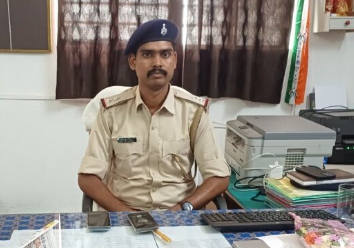 महुआडांड़ थाना की कमान अमित कुमार रविदास के हाथों में, जनता से सहयोग की अपील महुआडांड़ थाना की कमान अमित कुमार रविदास के हाथों में, जनता से सहयोग की अपील