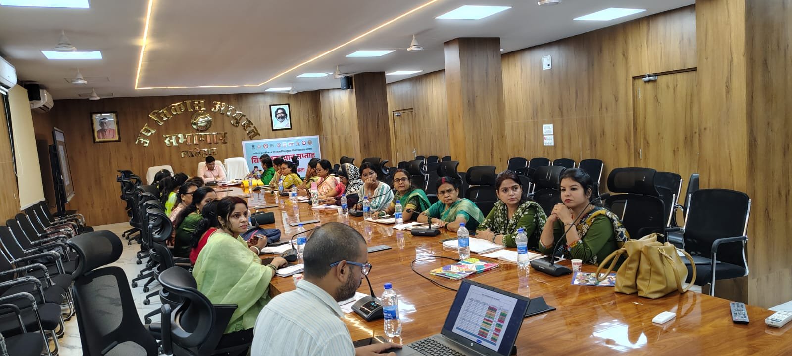 मातृ वंदना योजना की डीडीसी ने की समीक्षा, लंबित मामलों के जल्द निपटारे का दिया निर्देश मातृ वंदना योजना की डीडीसी ने की समीक्षा, लंबित मामलों के जल्द निपटारे का दिया निर्देश