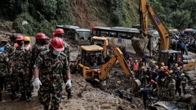 नेपाल बाढ़ के बाद सुरंगों में फंसे कर्मचारियों को निकालने की जंग तेज