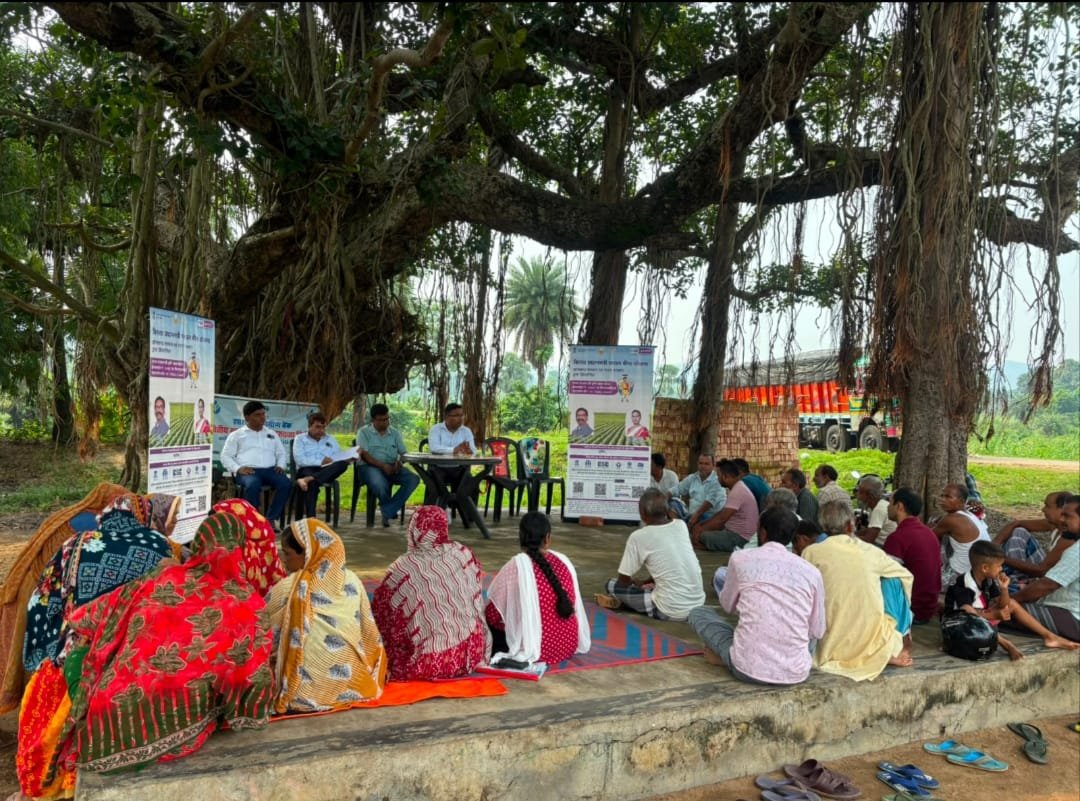 हकीकतपुर में नाबार्ड का कृषक पाठशाला व वित्तीय साक्षरता शिविर, फसल बीमा के लिए किसानों को किया जागरूक