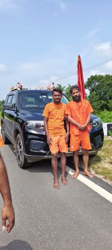 लहलहे पंचायत से कांवरियों का जत्था देवघर के लिए रवाना लहलहे पंचायत से कांवरियों का जत्था देवघर के लिए रवाना