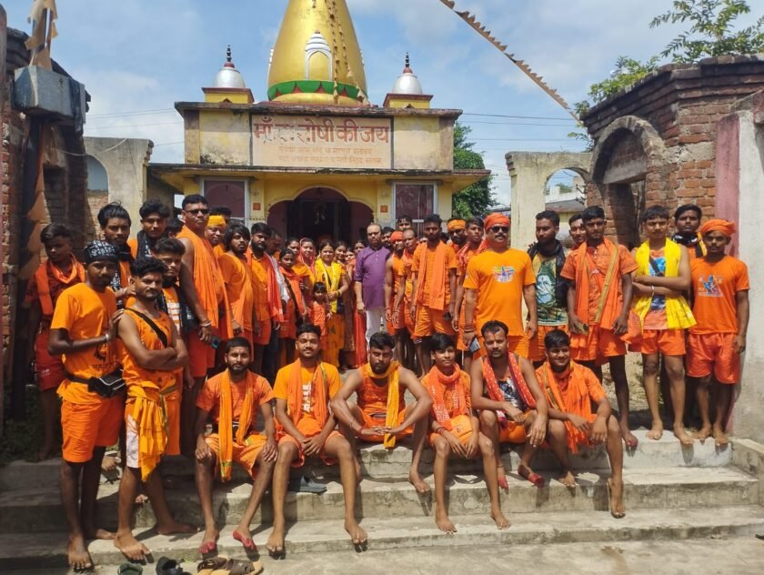 गोमिया से देवघर रवाना हुए सैकड़ों कांवरिया, प्रकाश लाल सिंह ने दी शुभकामनाएं गोमिया से देवघर रवाना हुए सैकड़ों कांवरिया, प्रकाश लाल सिंह ने दी शुभकामनाएं