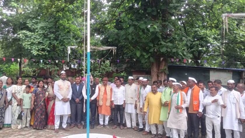 मनिका में शान से लहराया तिरंगा,स्वतंत्रता दिवस पर दिखा देशभक्ति का उत्साह