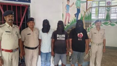काशिला चेकपोस्ट पर सड़क जाम और पुलिस से हाथापाई,मुखिया समेत तीन गिरफ्तार