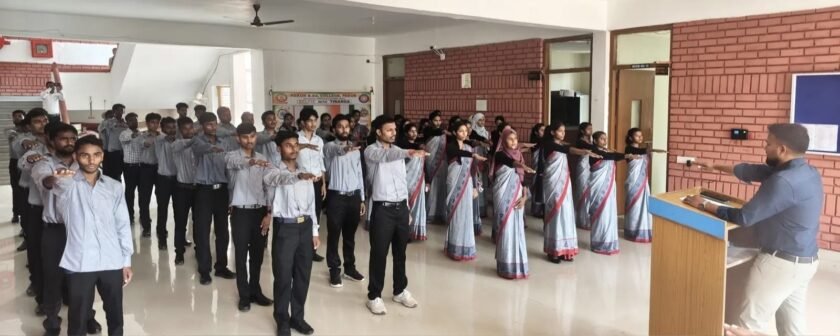पौधारोपण के साथ पाकुड़ बीएड कॉलेज में ‘हर घर तिरंगा’अभियान का समापन पौधारोपण के साथ पाकुड़ बीएड कॉलेज में ‘हर घर तिरंगा’अभियान का समापन