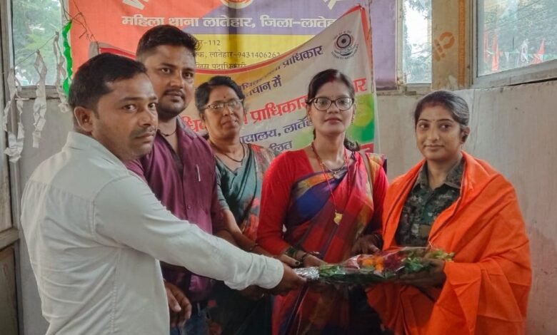 लातेहार में छात्राओं की सुरक्षा को लेकर विधायक प्रतिनिधियों ने उठाई आवाज, पुलिस को सौंपा ज्ञापन लातेहार में छात्राओं की सुरक्षा को लेकर विधायक प्रतिनिधियों ने उठाई आवाज, पुलिस को सौंपा ज्ञापन