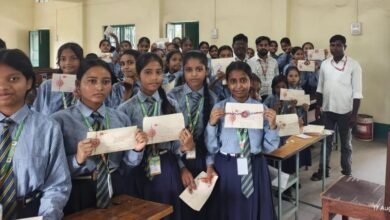 राखी बनाओ और भेजो प्रतियोगिता में बच्चों ने दिखाई रचनात्मकता,सेना के नाम समर्पित की राखियां राखी बनाओ और भेजो प्रतियोगिता में बच्चों ने दिखाई रचनात्मकता,सेना के नाम समर्पित की राखियां