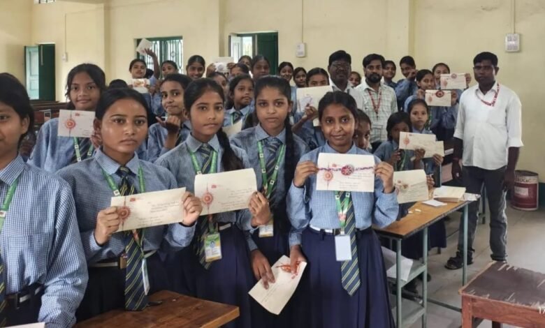 राखी बनाओ और भेजो प्रतियोगिता में बच्चों ने दिखाई रचनात्मकता,सेना के नाम समर्पित की राखियां