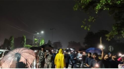 राँची: जेएसएससी–सीजीएल रद्द होने के बाद सफल अभ्यर्थियों का प्रोजेक्ट भवन से बिरसा चौक तक शांतिपूर्ण मार्च