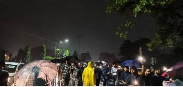 राँची: जेएसएससी–सीजीएल रद्द होने के बाद सफल अभ्यर्थियों का प्रोजेक्ट भवन से बिरसा चौक तक शांतिपूर्ण मार्च