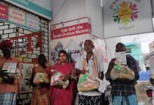 टीबी मुक्त भारत अभियान में मानवता की मिसाल,अधिकारियों ने टीबी मरीजों को लिया गोद,वितरित की पोषण किट टीबी मुक्त भारत अभियान में मानवता की मिसाल,अधिकारियों ने टीबी मरीजों को लिया गोद,वितरित की पोषण किट