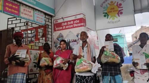 टीबी मुक्त भारत अभियान में मानवता की मिसाल,अधिकारियों ने टीबी मरीजों को लिया गोद,वितरित की पोषण किट