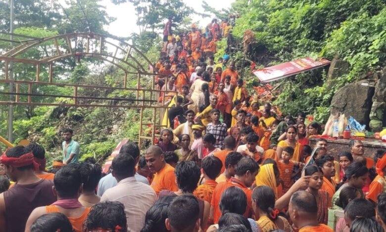बरहेट में सावन की तीसरी सोमवारी पर उमड़ा आस्था का सैलाब,70 हजार श्रद्धालुओं ने किया जलार्पण बरहेट में सावन की तीसरी सोमवारी पर उमड़ा आस्था का सैलाब,70 हजार श्रद्धालुओं ने किया जलार्पण