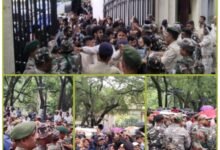 राँची में अभ्यर्थियों का उग्र प्रदर्शन,बैरिकेडिंग तोड़कर परिसर में घुसे राँची में अभ्यर्थियों का उग्र प्रदर्शन,बैरिकेडिंग तोड़कर परिसर में घुसे