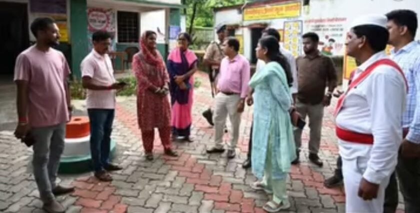 एसआईआर(SIR)कार्य में पारदर्शिता पर जोर, उपायुक्त ने हिरणपुर में बूथों का किया निरीक्षण