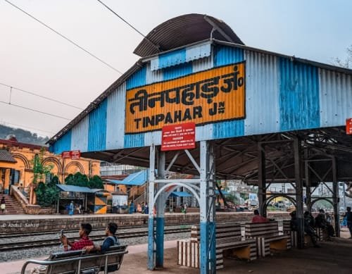 तीनपहाड़ स्टेशन पर आरपीएफ का अभियान, रेल पटरी पार करने वालों पर जुर्माना