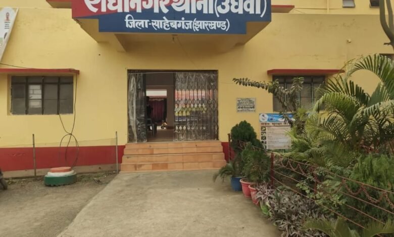 यूपी पुलिस की राधानगर में छापेमारी,युवती बरामद व आरोपी गिरफ्तार यूपी पुलिस की राधानगर में छापेमारी,युवती बरामद व आरोपी गिरफ्तार