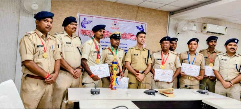 पलामू क्षेत्रीय पुलिस शूटिंग प्रतियोगिता में लातेहार पुलिस का दबदबा, ओवरऑल चैंपियन बनी टीम पलामू क्षेत्रीय पुलिस शूटिंग प्रतियोगिता में लातेहार पुलिस का दबदबा, ओवरऑल चैंपियन बनी टीम