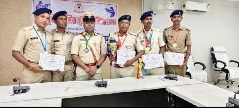 पलामू क्षेत्रीय पुलिस शूटिंग प्रतियोगिता में लातेहार पुलिस का दबदबा, ओवरऑल चैंपियन बनी टीम पलामू क्षेत्रीय पुलिस शूटिंग प्रतियोगिता में लातेहार पुलिस का दबदबा, ओवरऑल चैंपियन बनी टीम