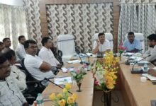 बोरियो में उर्वरक दुकानों की जांच,कालाबाजारी पर सख्त कार्रवाई के निर्देश