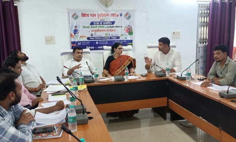 पाकुड़ नगर परिषद बोर्ड बैठक में विकास योजनाओं पर लगी मुहर,पांच पार्षदों का बहिष्कार पाकुड़ नगर परिषद बोर्ड बैठक में विकास योजनाओं पर लगी मुहर,पांच पार्षदों का बहिष्कार