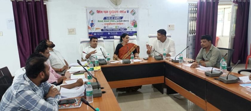 पाकुड़ नगर परिषद बोर्ड बैठक में विकास योजनाओं पर लगी मुहर,पांच पार्षदों का बहिष्कार पाकुड़ नगर परिषद बोर्ड बैठक में विकास योजनाओं पर लगी मुहर,पांच पार्षदों का बहिष्कार