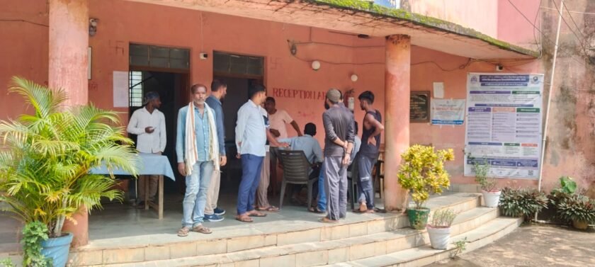 चपका तालाब के समीप सड़क दुर्घटना में युवक की मौत,तीन घायल चपका तालाब के समीप सड़क दुर्घटना में युवक की मौत,तीन घायल