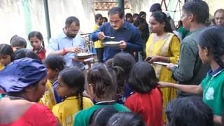 गंगा का जलस्तर बढ़ा,उपायुक्त ने घाटों का किया औचक निरीक्षण