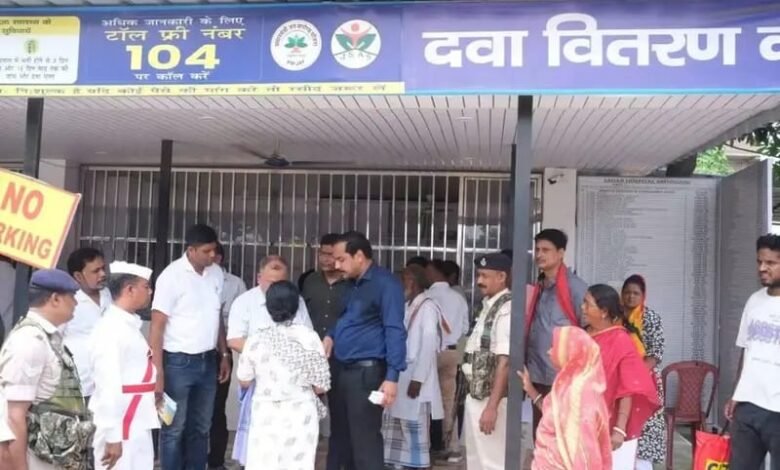 सदर अस्पताल में डीसी का औचक निरीक्षण,ड्यूटी से अनुपस्थित मिले डीएस सदर अस्पताल में डीसी का औचक निरीक्षण,ड्यूटी से अनुपस्थित मिले डीएस