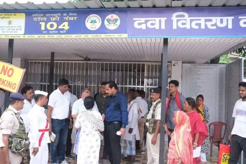 सदर अस्पताल में डीसी का औचक निरीक्षण,ड्यूटी से अनुपस्थित मिले डीएस सदर अस्पताल में डीसी का औचक निरीक्षण,ड्यूटी से अनुपस्थित मिले डीएस