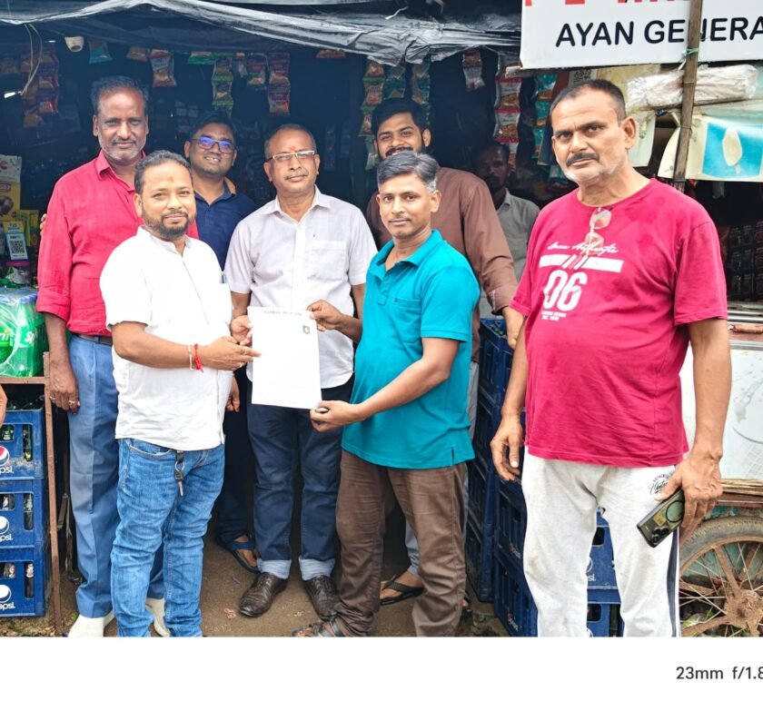 व्यावसायिक संघ के अध्यक्ष पद के लिए मनोज प्रसाद ने दाखिल किया नामांकन व्यावसायिक संघ के अध्यक्ष पद के लिए मनोज प्रसाद ने दाखिल किया नामांकन