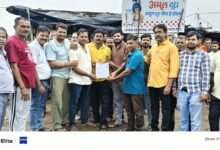बरवाडीह में व्यावसायिक संघ चुनाव रोचक,अध्यक्ष पद के लिए वर्तमान अध्यक्ष दीपक राज ने भरा नामांकन