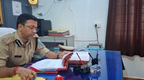 बरवाडीह थाना का DIG पलामू रेंज द्वारा निरीक्षण,अभिलेखों की गहन समीक्षा